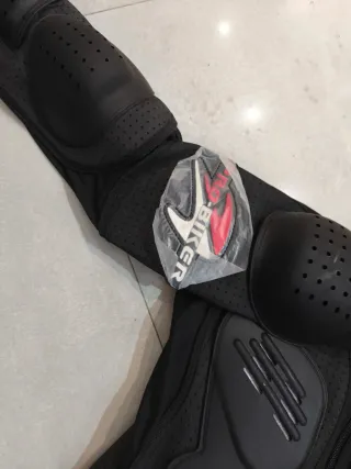 Chaqueta Motera Negra con Protecciones