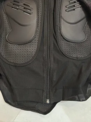 Chaqueta Motera Negra con Protecciones