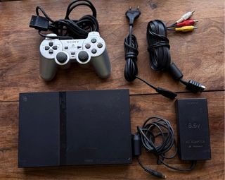 PlayStation 2 Slim + Mando + Cables + Memoria