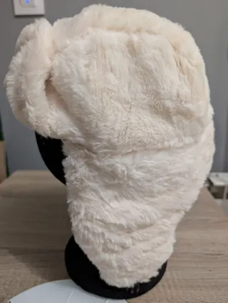 Gorro de invierno pelo crema con orejeras