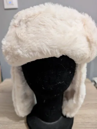 Gorro de invierno pelo crema con orejeras