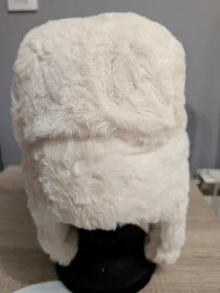 Gorro de invierno pelo crema con orejeras