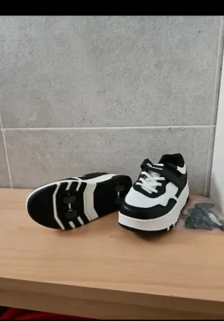 Tenis con ruedas,talla 37