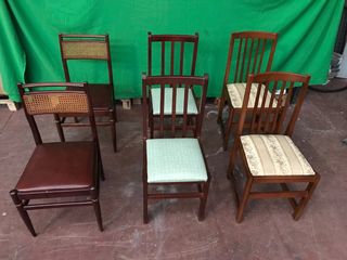 Sillas de madera con asiento de cuero y rejilla