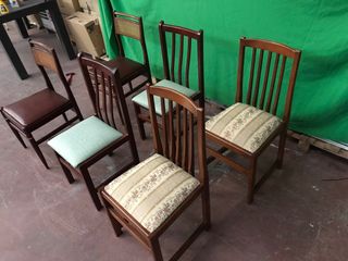 Sillas de madera con asiento de cuero y rejilla