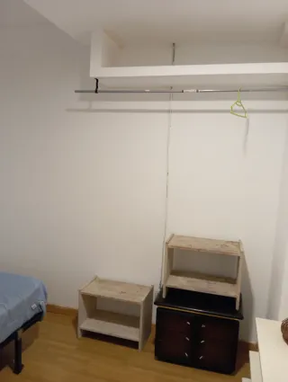 Se alquila habitación,