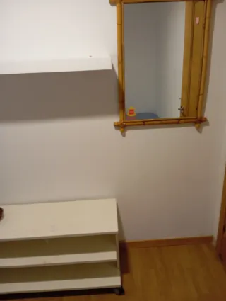 Se alquila habitación,