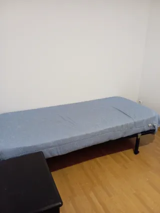 Se alquila habitación,