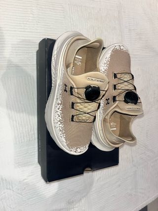 Zapatillas Under Armour Mujer Beige/Blanco