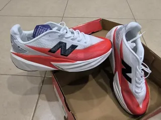 Sapatilhas New Balance Fuelcell Rebel v5