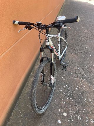 Bicicleta BH Expert Blanca track series