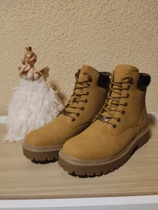 Stivali, borse, scarpe da ginnastica