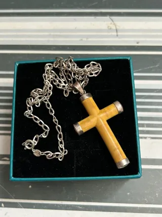 Cruz pectoral hueso y cantoneras en plata vintage