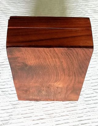 Caixa guarda joias madeira maciça tampa entalhada