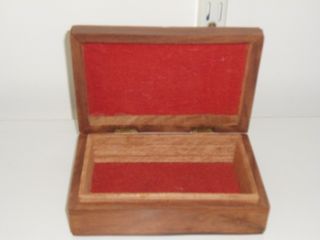 Caixa guarda joias madeira maciça tampa entalhada