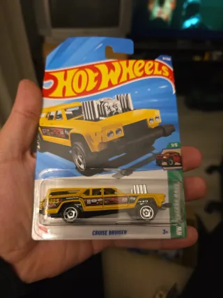 Hot Wheels Cruise Bruiser Amarillo