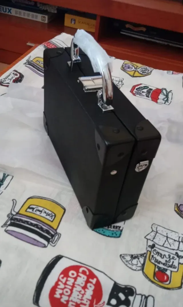 Bolso Radiocasete Negro y Blanco