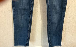 Pantalón vaquero tobillero azul