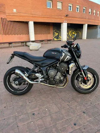 Triumph Trident 660 Negra "Recogida en Barcelona"