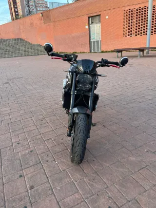 Triumph Trident 660 Negra "Recogida en Barcelona"