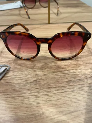 Gafas de sol redondas, pasta marron, lente rosa