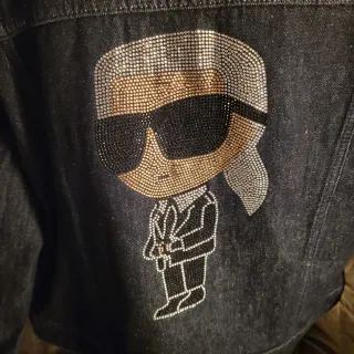 Cazadora vaquera Karl Lagerfeld con pedrería