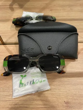 Gafas de sol rectangular, Bads