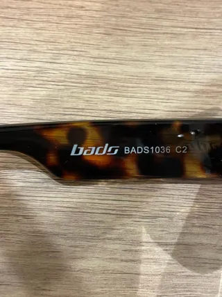 Gafas de sol rectangular, Bads