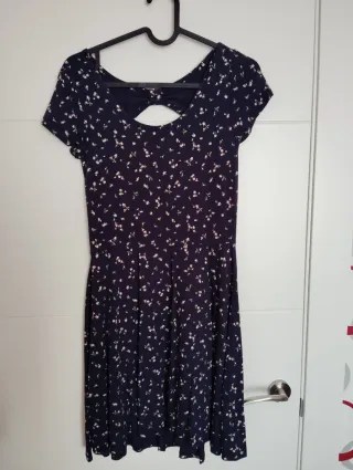 Vestido azul con estampado floral