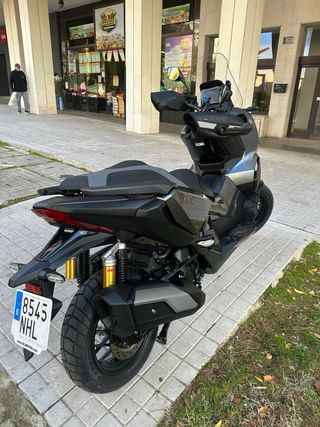Moto Honda ADV 2025 Gris Oscuro
