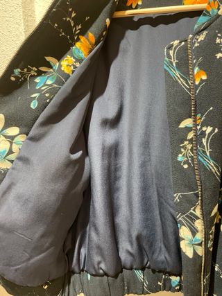 Cazadora bomber Zara floral