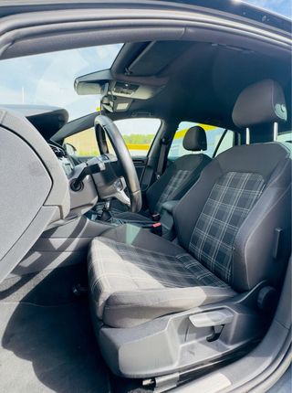 Volkswagen Golf 2014 Pegatina C