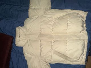 Abrigo Beige con Cremallera Negra