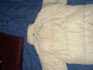 Abrigo Beige con Cremallera Negra