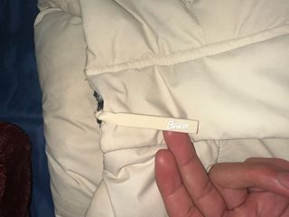 Abrigo Beige con Cremallera Negra