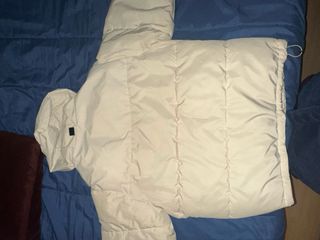 Abrigo Beige con Cremallera Negra