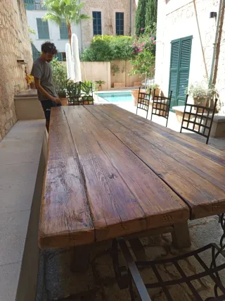 Mesas artesanales y bancos de carpintero