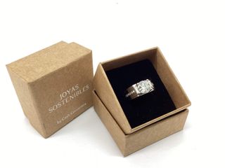 sello oro 18k con diamante de laboratorio