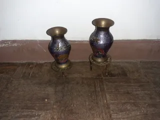 Juego 2 jarrones peq de metal decorados.precio uni