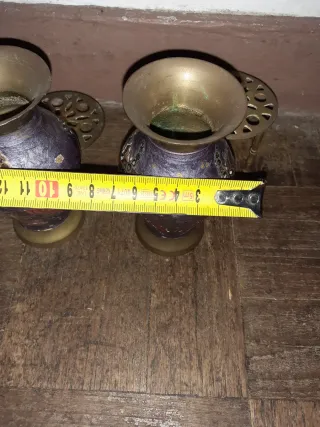 Juego 2 jarrones peq de metal decorados.precio uni