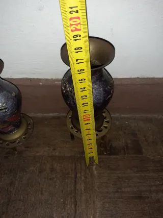 Juego 2 jarrones peq de metal decorados.precio uni