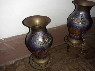 Juego 2 jarrones peq de metal decorados.precio uni