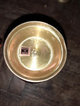 Juego 2 jarrones peq de metal decorados.precio uni