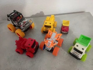 Lote de 6 coches de juguete con piezas faltantes