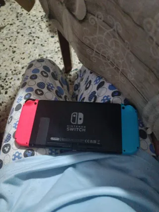 Nintendo Switch Azul/Rojo - Casi Nueva