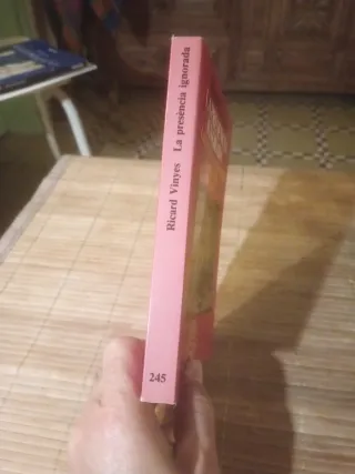 LA PRESÈNCIA IGNORADA LA CULTURA COMUNISTA ......