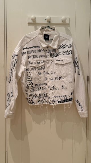 Chaqueta vaquera Zara graffiti