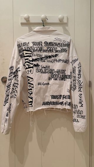 Chaqueta vaquera Zara graffiti