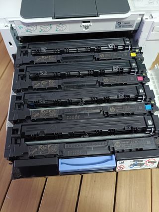 HP Laser Jet Pro M254nw - Impresora color láser (hasta 21 ppm, ethernet y Wi-Fi, inalámbrico, DDR de 256 MB, disco duro de 2 GB, Windows 7, 8, 8.1 y 10, HP Auto-On/Auto-Off, USB frontal) blanco