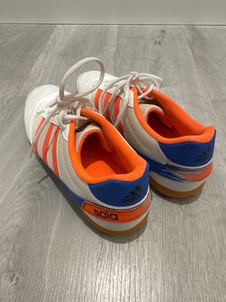 Zapatillas Adidas Futsal Naranja y Blanco